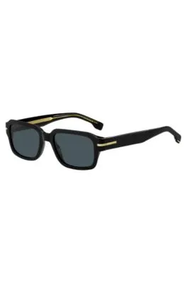 Gafas de sol de acetato negro con detalles metálicos dorados